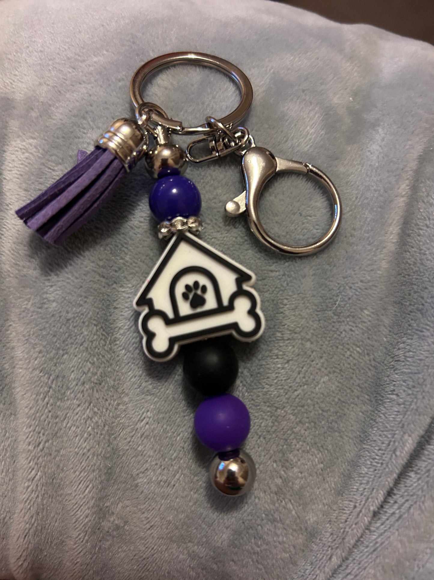 Dog house - keychain