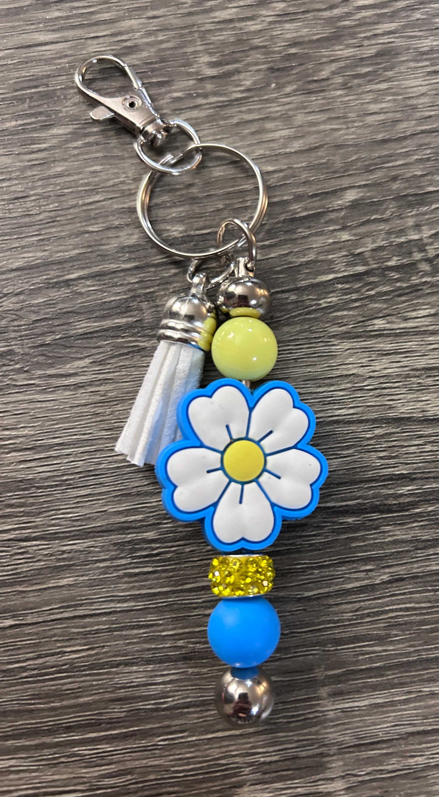 Flower - white and yellow - keychain